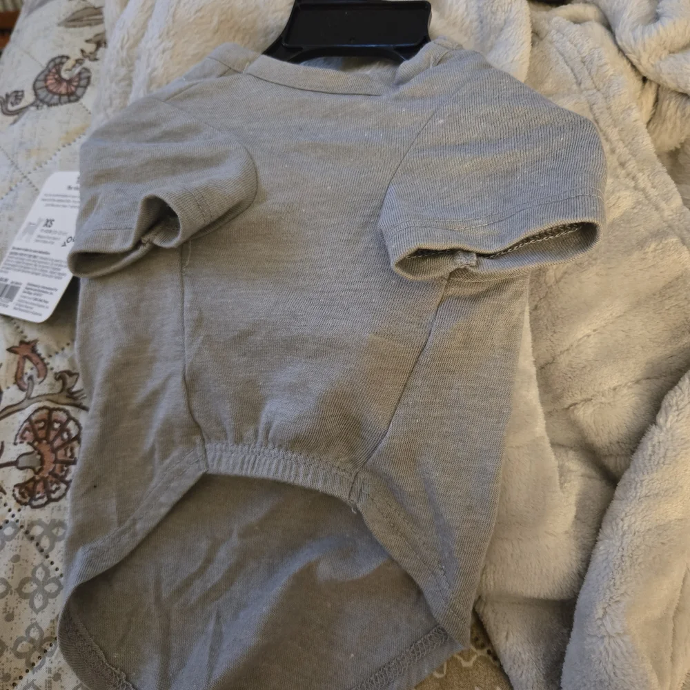 Gray 'Mom's My‎ Paw-parazzi' Dog Shirt